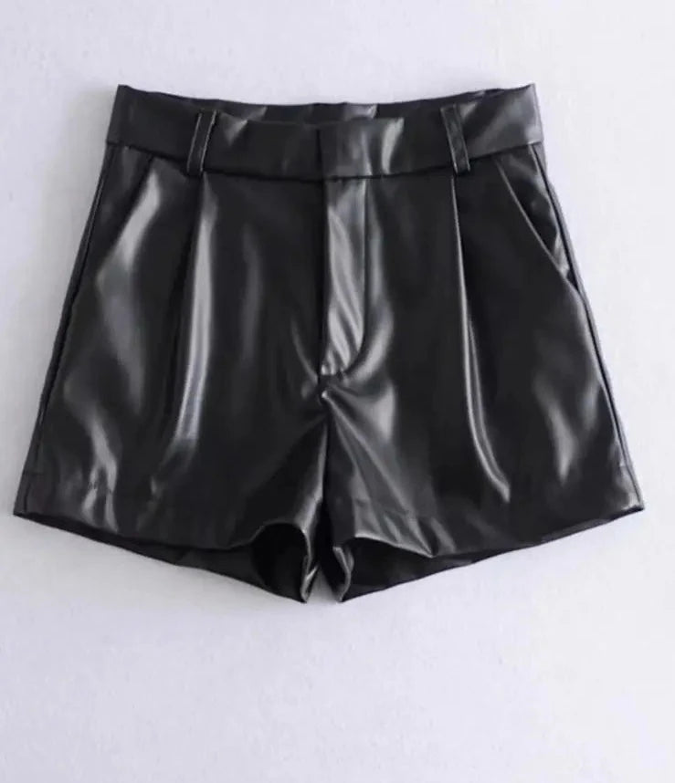 Shorts Couro Basic